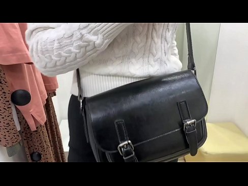 ❤️ Masturbasi umum tina jalang ngora FeralBerry sareng dildo di kamar pas ❤️❌ porno super dina pornosu.milf-nut-net.ru ❌️❤